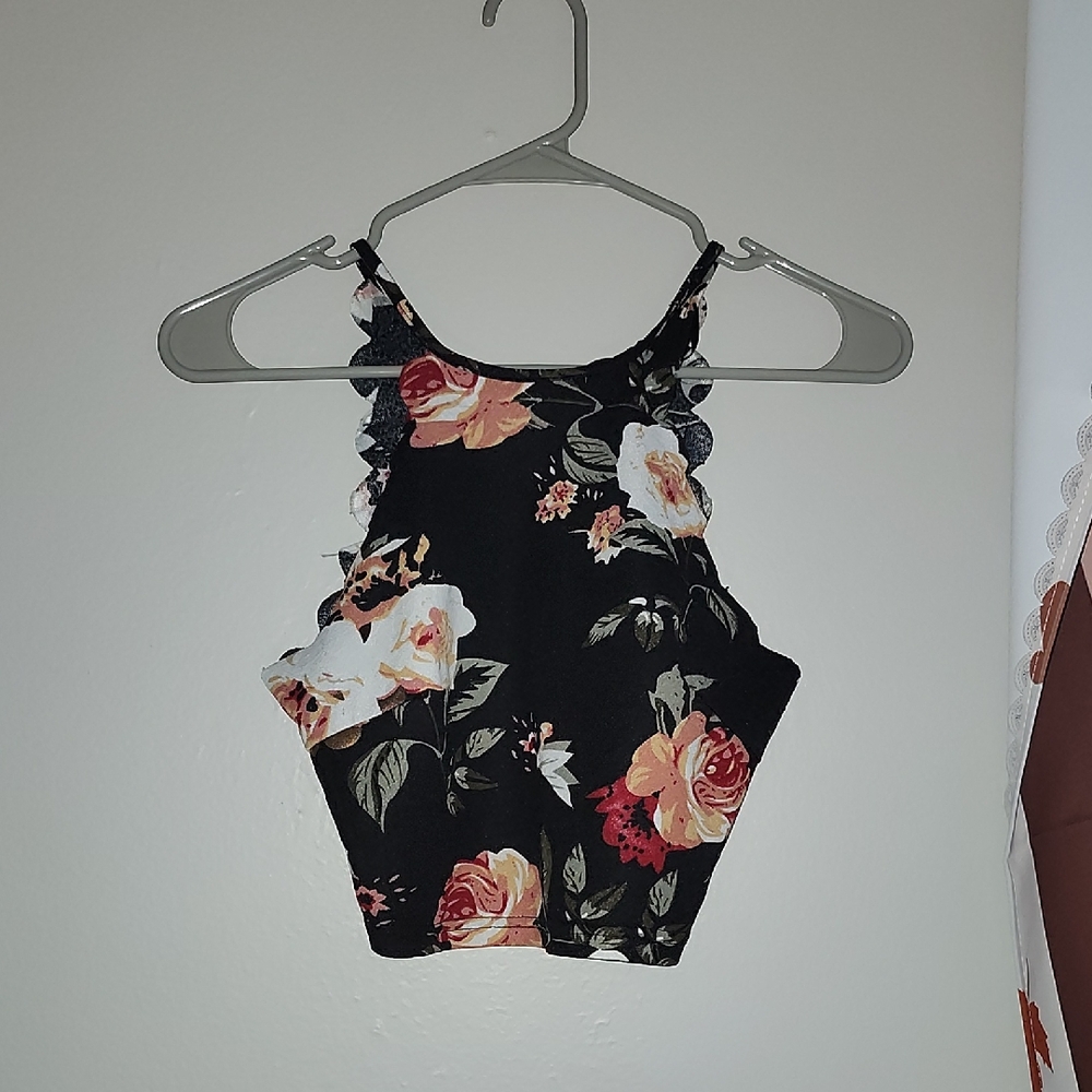 SHEIN Floral Black Crop Top